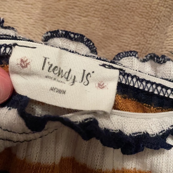 off the shoulders crop top - Picture 2 of 2